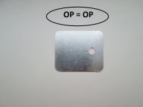 Aluminium label 25x30x0,4mm 1 gat van 4 mm  per 1.000 stuks